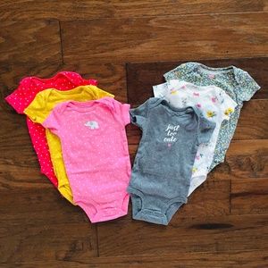✨Carter’s 6 Piece 6 Month Old Onesie Set